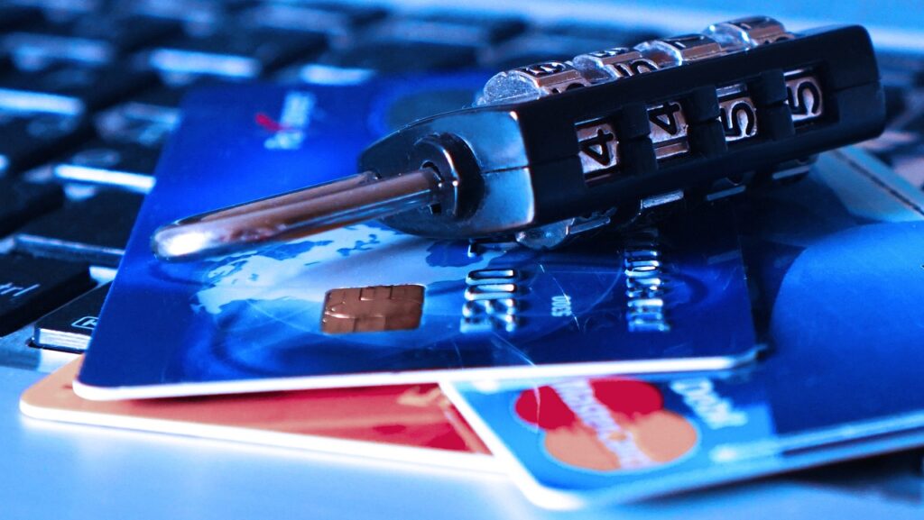 Decoding the Difference: Charge Cards vs. Credit Cards