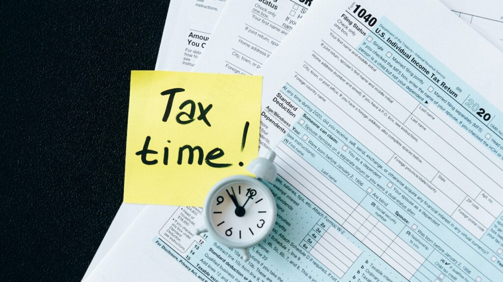 The Benefits of Using Your Bank Account and Routing Numbers with Tax Preparation Software